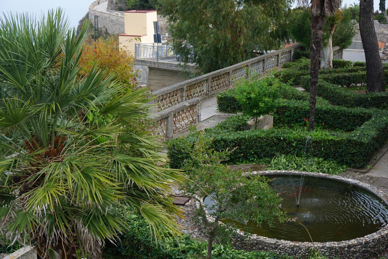 Hotel Villa Souvenir Forza dʼAgro Exterior foto